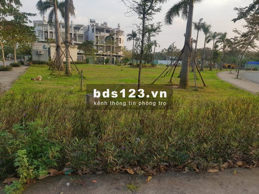 Phòng cao cấp dành cho đối tượng dân trí cao,văn minh, lịch sự, nhà nhìn ra sông,bên cạnh công viên