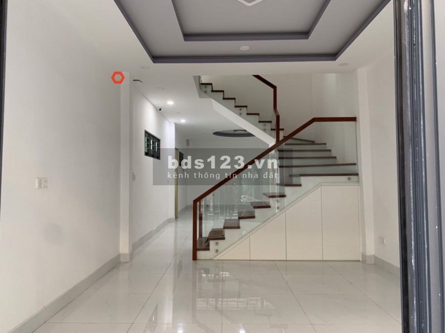 Nhà Mới Xây HXT D2, 4x18m. trệt, 3lầu. full máy lạnh.