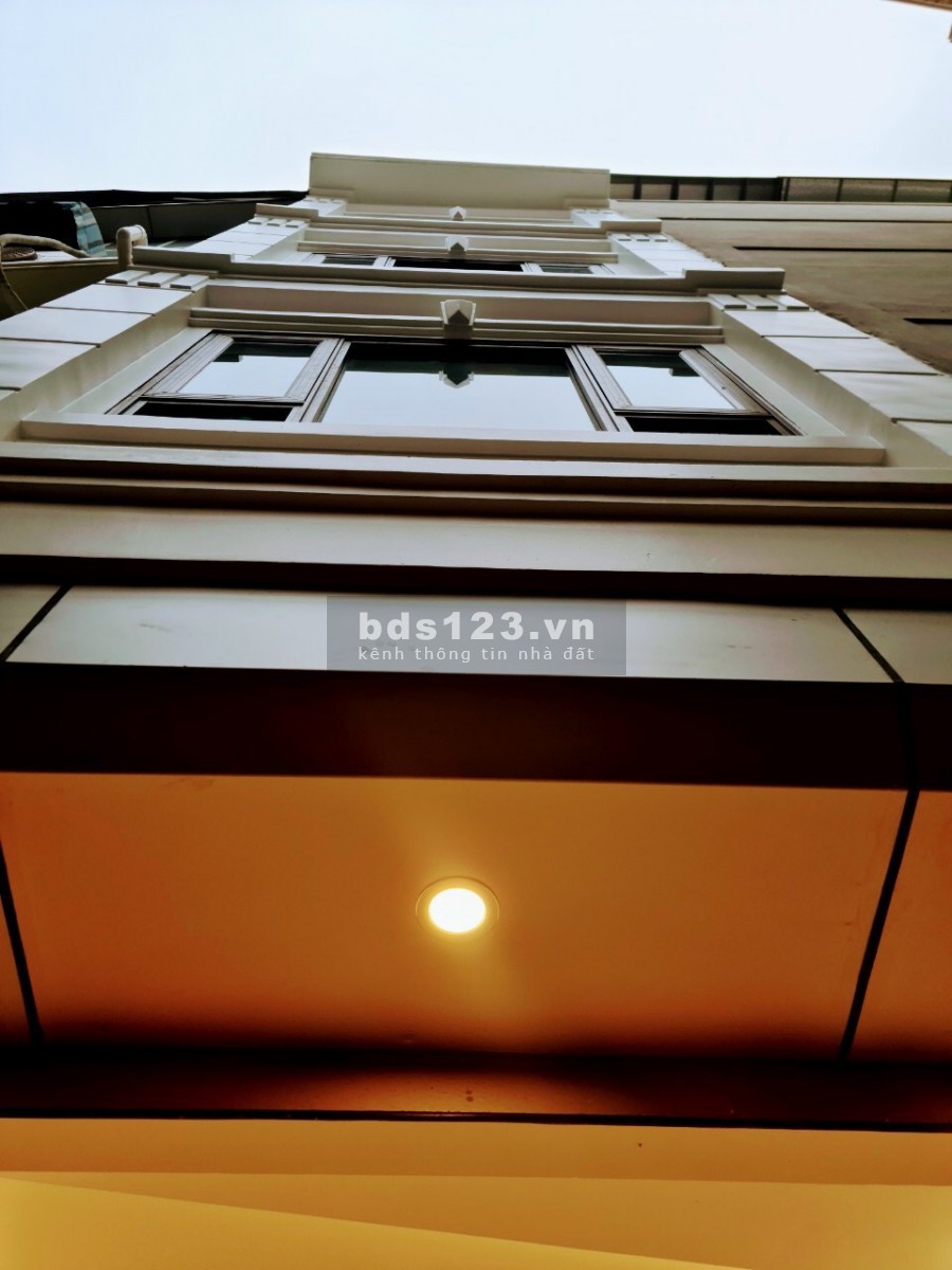 NHỈNH 5 TỶ NHÀ MỚI 45M2 KINH DOANH TRUNG TÂM CẦU GIẤY ! LH: 0961139798