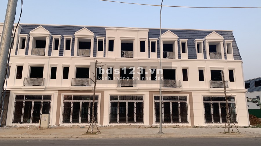 Cần ra đi căn nhà SHOPHOUSE ngay TTTP QUẢNG NGÃI giá ưu đãi CHO ae THIỆN CHÍ
