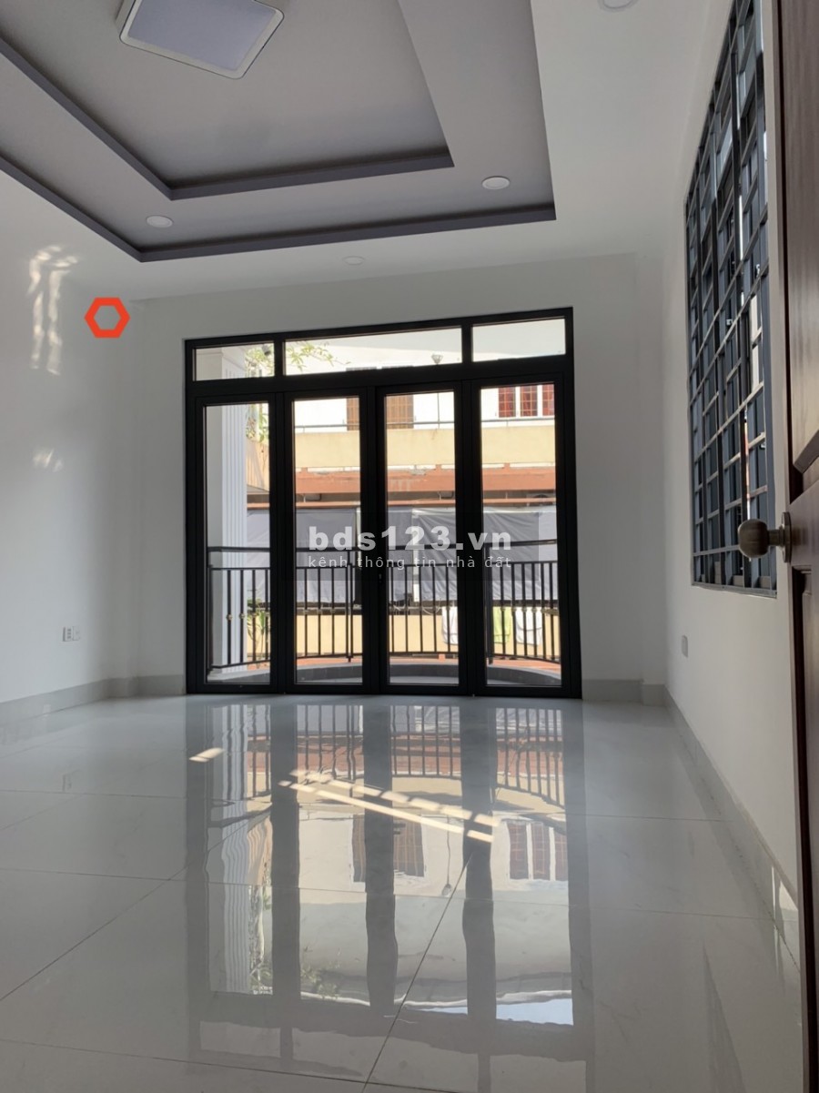Nhà Mới Xây HXT D2, 4x18m. trệt, 3lầu. full máy lạnh.