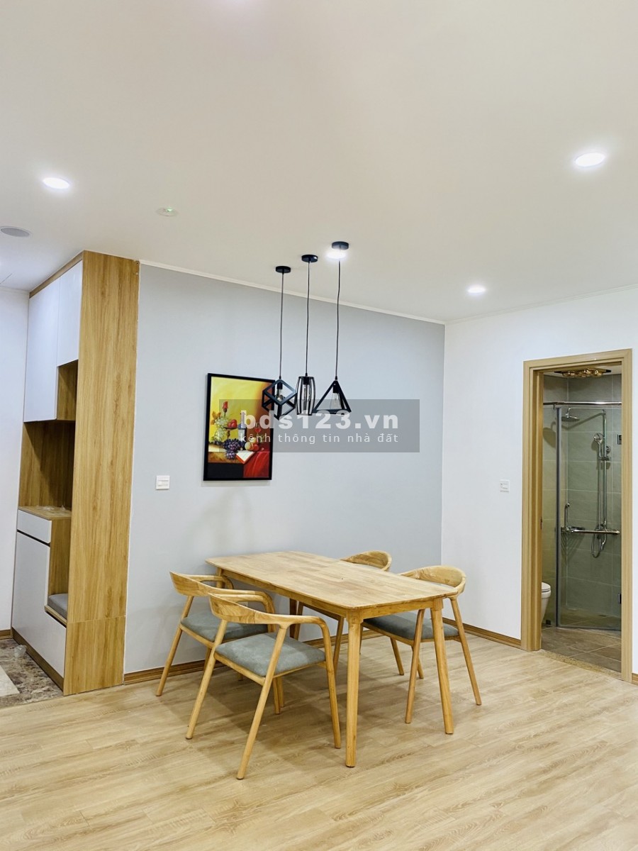 Tôi cần bán gấp 02 căn hộ 1606 và 2209 CT1, chung cư Ban Cơ Yếu. DT 124m2, bán 3,2 tỷ, bao phí. LH 0981623047