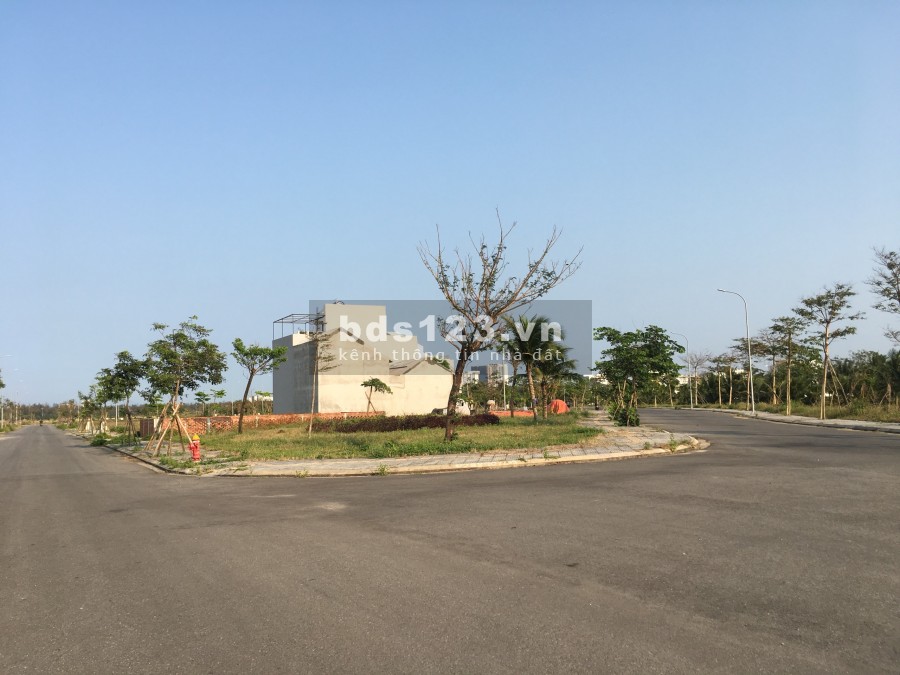 Cần bán lô hướng Nam 139,2m2 khu đô thị FPT Đà Nẵng.