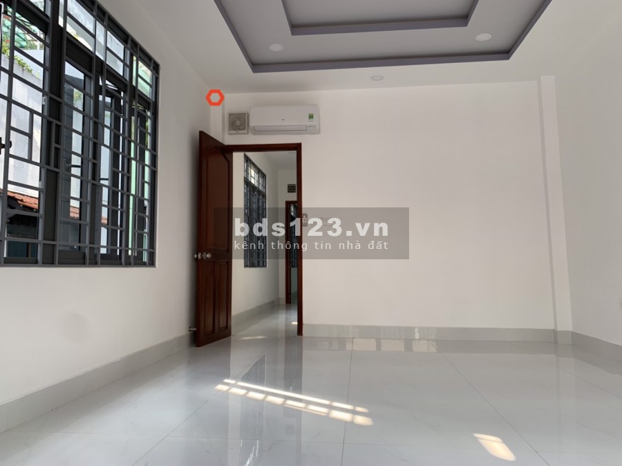 Nhà Mới Xây HXT D2, 4x18m. trệt, 3lầu. full máy lạnh.