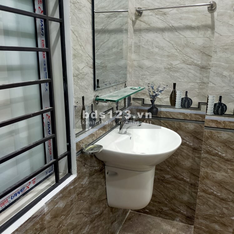 BÁN NHÀ ĐÌNH QUÁN 5 TẦNG PHÂN LÔ VUÔNG VẮN NAM TỪ LIÊM.