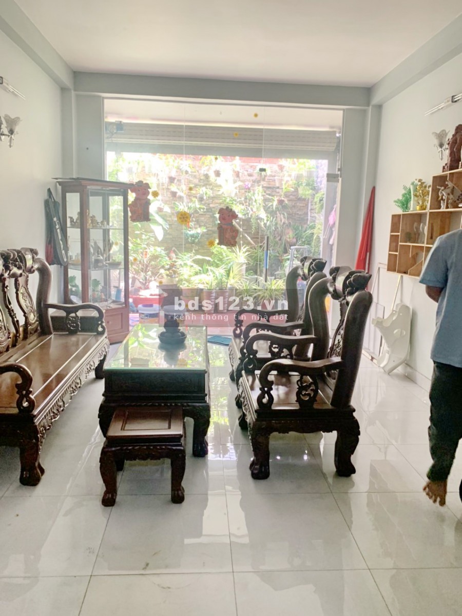 Cho thuê nhà đẹp 2 lầu mặt tiền đường Bông Sao Phường 5 Quận 8