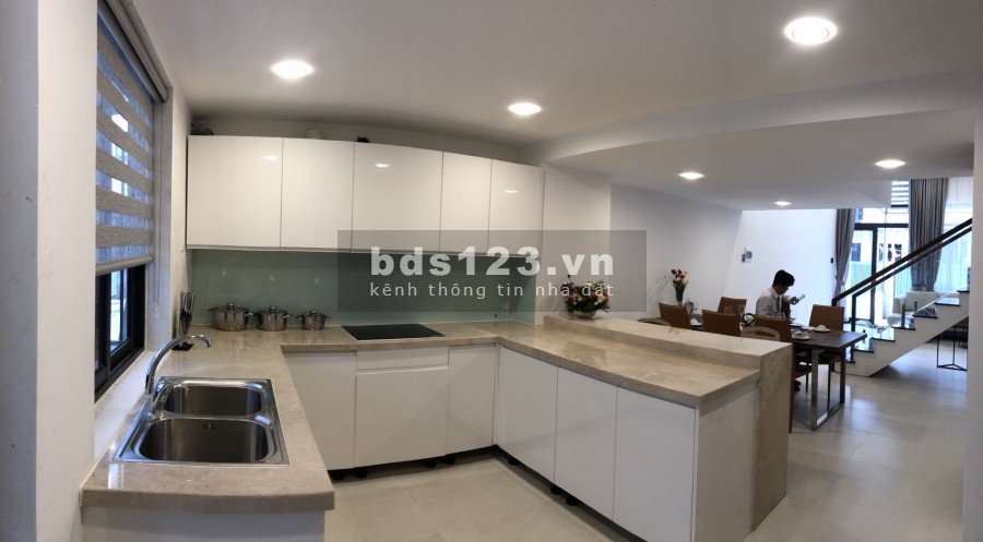 Cần tiền bán nhà mặt tiền Hoàng Quốc Việt