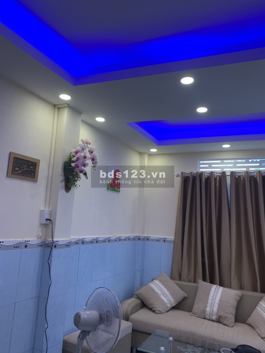 Bán nhà trung tâm phố : 32/3 quang trung - nha trang giá siêu rẻ