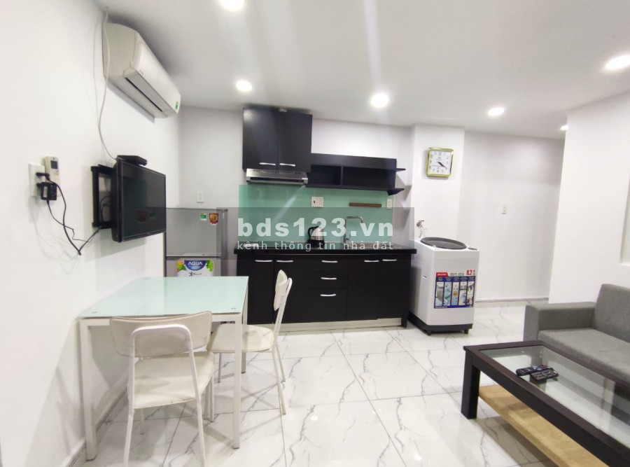 Căn hộ dich vụ 1PN, 2PN full nội thất cách sân bay 500m,