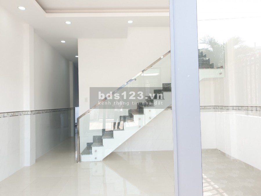 Nhà cần bán 100m2 hướng chính Đông gần chợ Bình Chánh