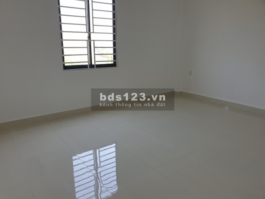 Nhà cần bán 100m2 hướng chính Đông gần chợ Bình Chánh