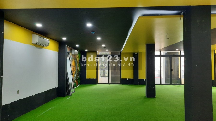 Cho thuê mặt bằng mở shop áo quần tại Đà Nẵng đường Hoàng Diệu đoạn 2 chiều