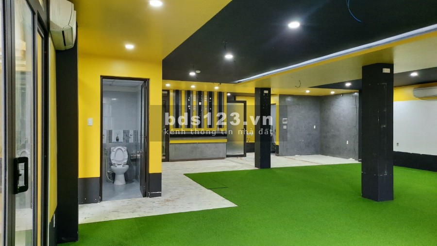Cho thuê mặt bằng mở shop áo quần tại Đà Nẵng đường Hoàng Diệu đoạn 2 chiều