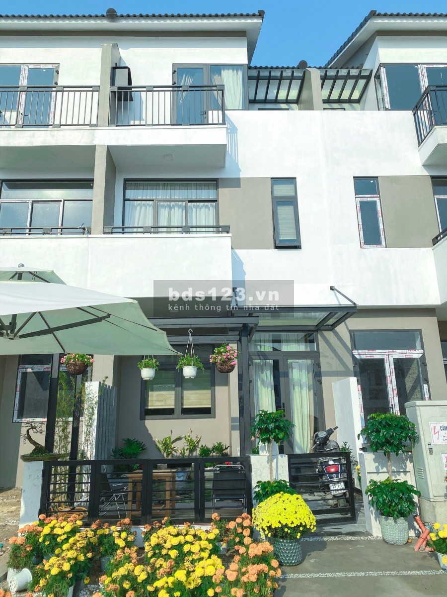 RẺ NHẤT THỊ TRƯỜNG !! ROYAL PARK 3 TẦNG HƯỚNG ĐÔNG GIÁ CHỈ 2.7 TỶ