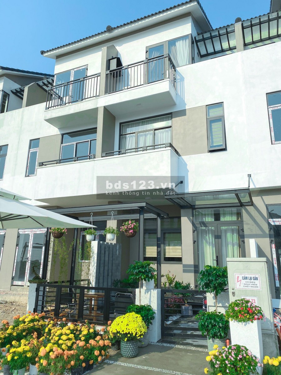 RẺ NHẤT THỊ TRƯỜNG !! ROYAL PARK 3 TẦNG HƯỚNG ĐÔNG GIÁ CHỈ 2.7 TỶ