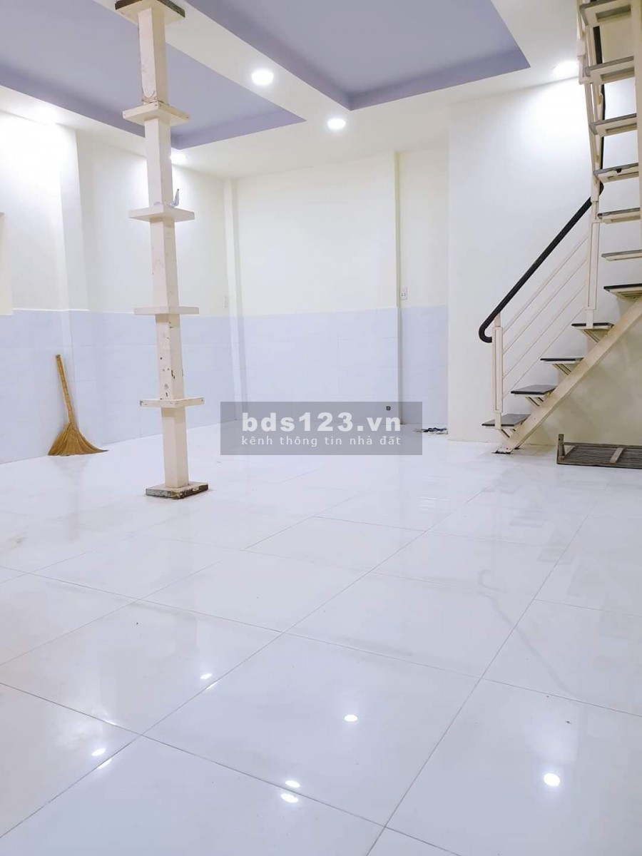 Bán gấp nhà Đường Cách Mạng Tháng 8, giá 3 tỷ 6, ngân hàng cho vay 3 tỷ