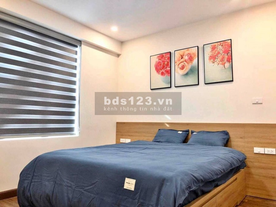 Bán nhà phố Trần Quốc Hoàn 76m2x8T mặt tiền 8m giá 24 tỷ