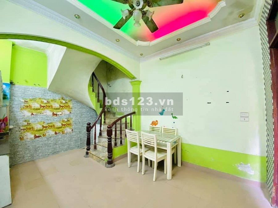Siêu phẩm Đặng Văn Ngữ-Đống Đa, cách ngõ ô tô 5m, ngõ trước nhà 3m, MT 4.6m, giá 2.95 tỷ.