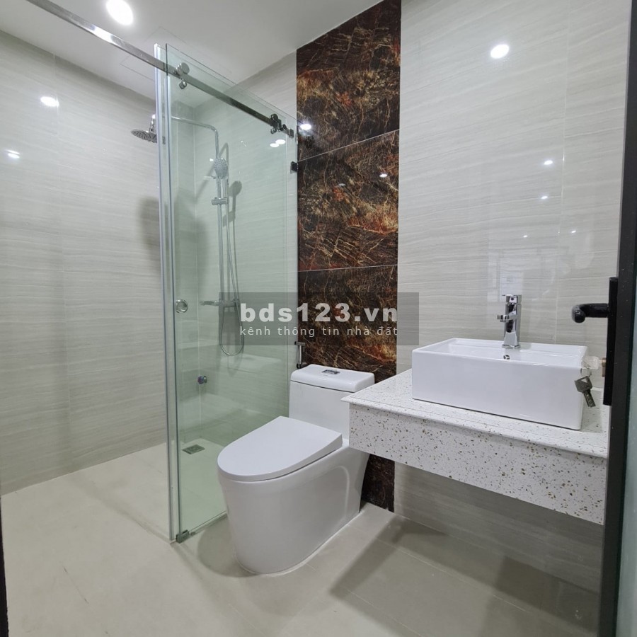 NHÀ 5 TẦNG CẦU GIẤY, ĐƯỜNG TO, THÔNG, NGÕ NÔNG, TRÔNG THẤY PHỐ, KD TỐT, CHỈ 5.5 TỶ