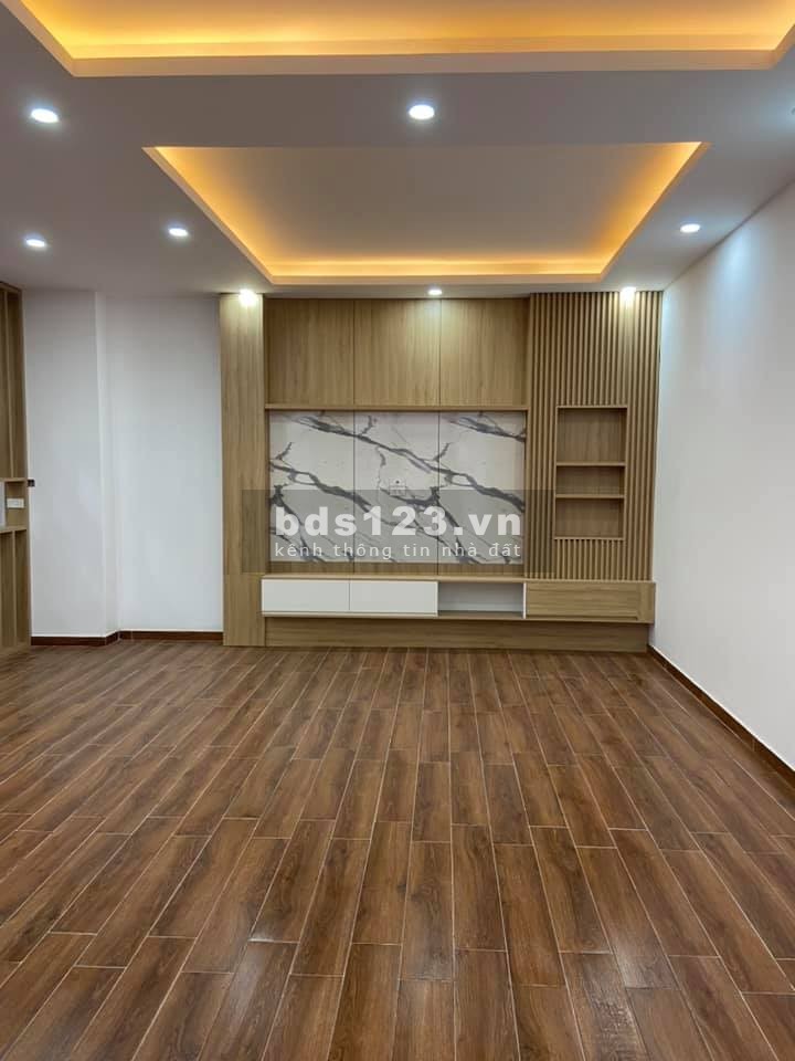 Bán nhà phố Trần Quốc Hoàn 76m2x8T mặt tiền 8m giá 24 tỷ