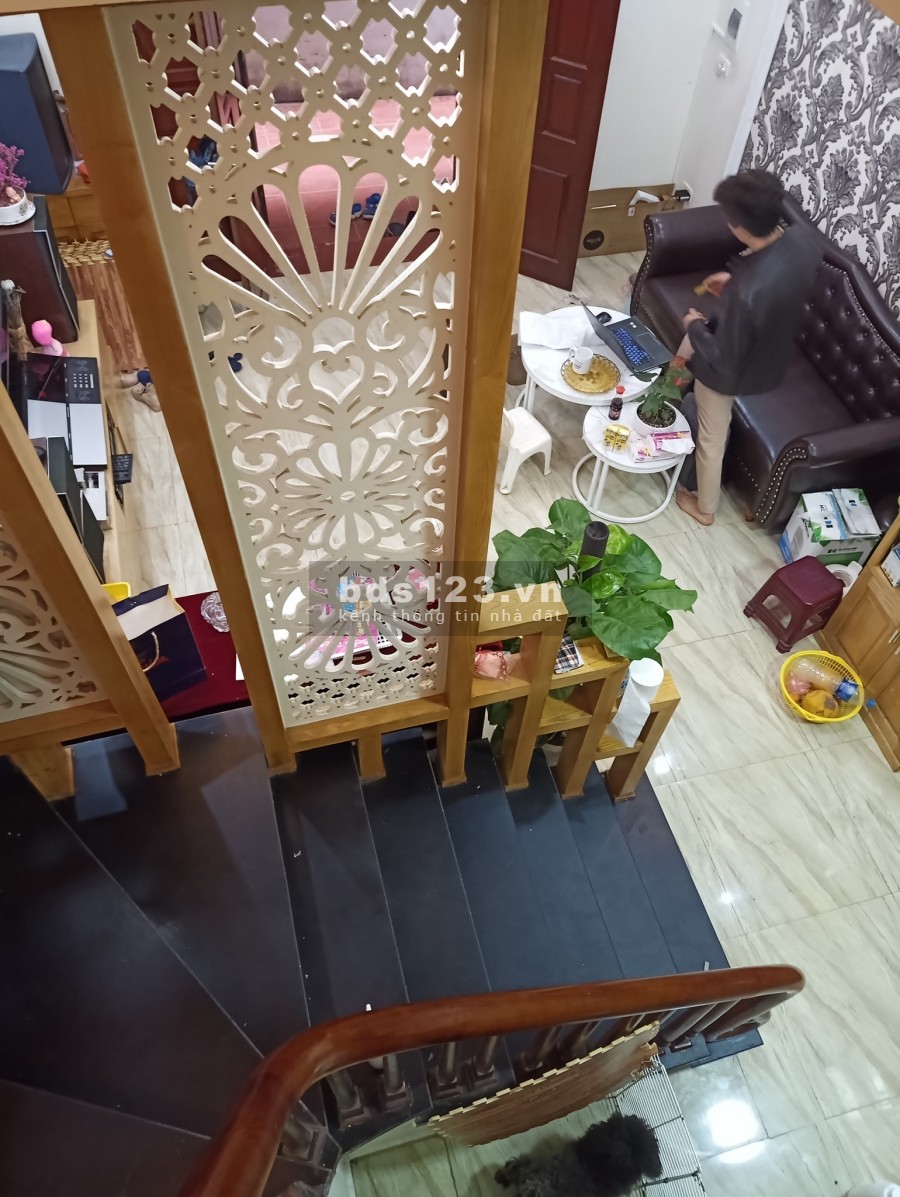 Nhà đẹp Hoàng Mai 33m 5T MT 4.5m ở ngay ngõ thông gần oto LH 0392028893