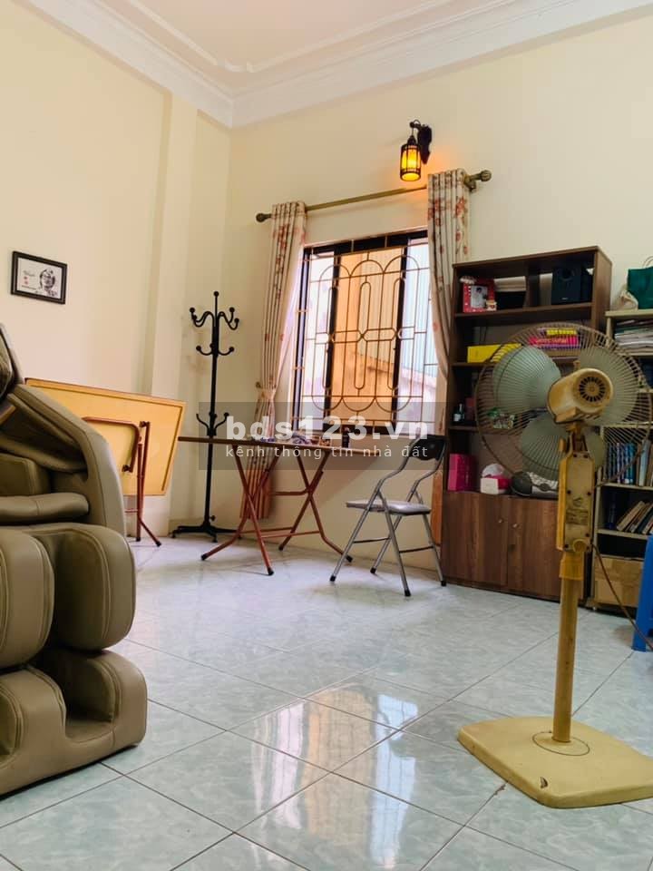 Nhà mặt phố quận Cầu Giấy Dương Quảng Hàm, 110m2 * 3T, vỉa hè rộng, giá 18 tỷ