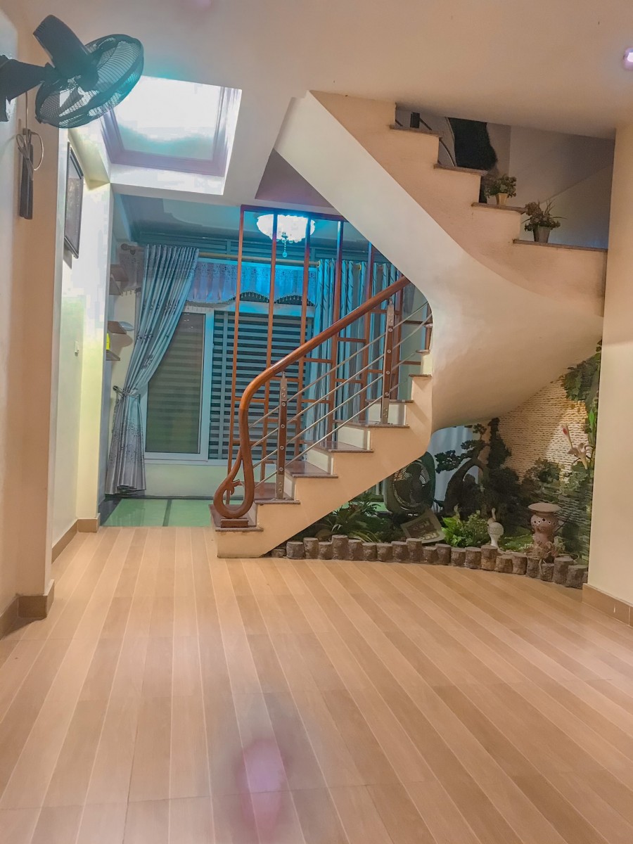 Nhỉnh 3 Tỷ Có Nhà 32m2 x 6 Tầng Đẹp Phố Hồ Tùng Mậu.
