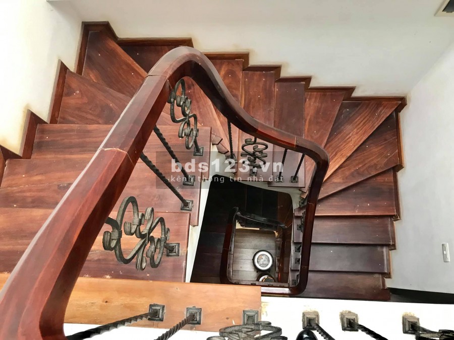 Bán nhà Cầu Giấy, 2 thoáng, ba gác đỗ cửa, DT 43m2x4T, MT 4.1m, giá 4.2 tỷ. LH0968987854
