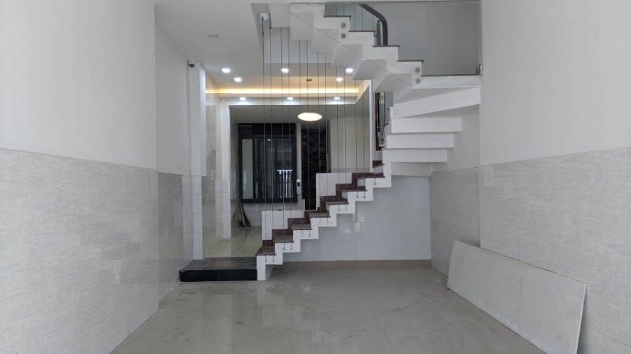 Bán gấp nhà hẻm Phan Văn Trị, ngang 8m - vua phân khúc Bình Thạnh, 80m2, 3 tầng.