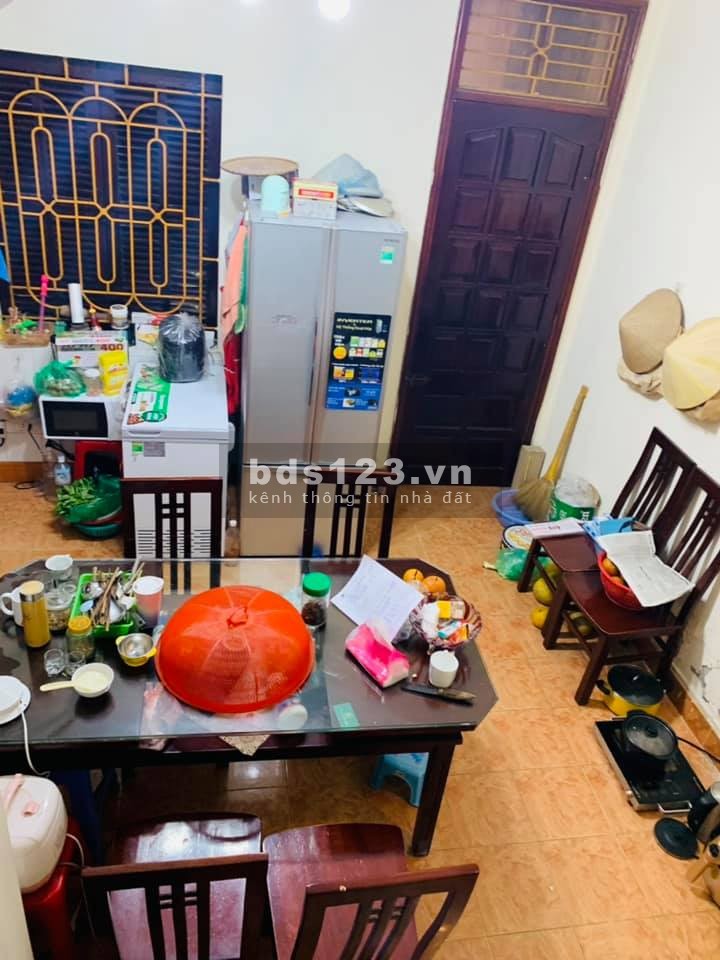 Nhà mặt phố quận Cầu Giấy Dương Quảng Hàm, 110m2 * 3T, vỉa hè rộng, giá 18 tỷ