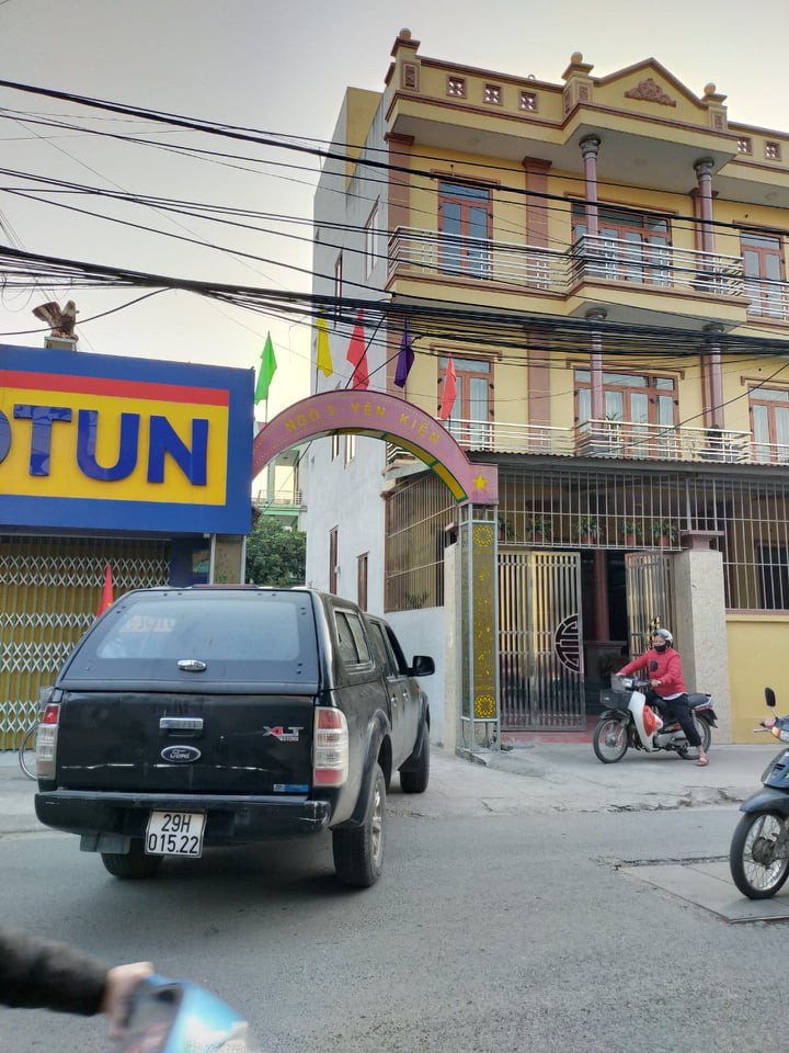 Mp La Thành 50m 7t mt4 thang máy 3 thoáng nhỉnh 9 tỉ. Lh 0352817810