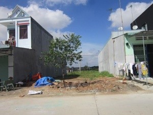 NGÂN HÀNG THANH LÝ ĐẤT VÀ NHÀ TRỌ DĨ AN , THUẬN AN, MỸ PHƯỚC 699TRIỆU/NỀN SH RIÊNG