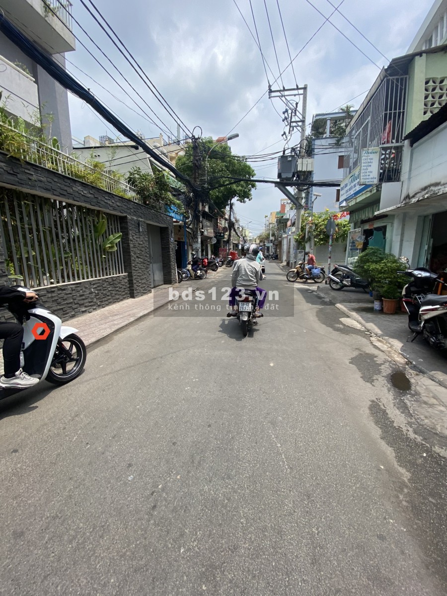 Mặt Tiền Nguyễn Đình Chính 5,5x20m, Hầm, Trệt, 3lầu, ST.