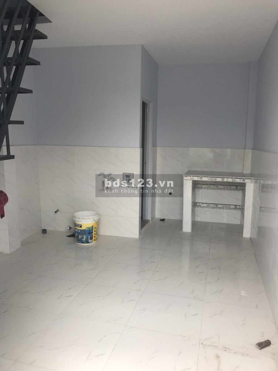Bán gấp nhà chính chủ huyện Hóc Môn, gác suốt, đường lớn xe hơi thoải mái, 600 triệu thương lượng