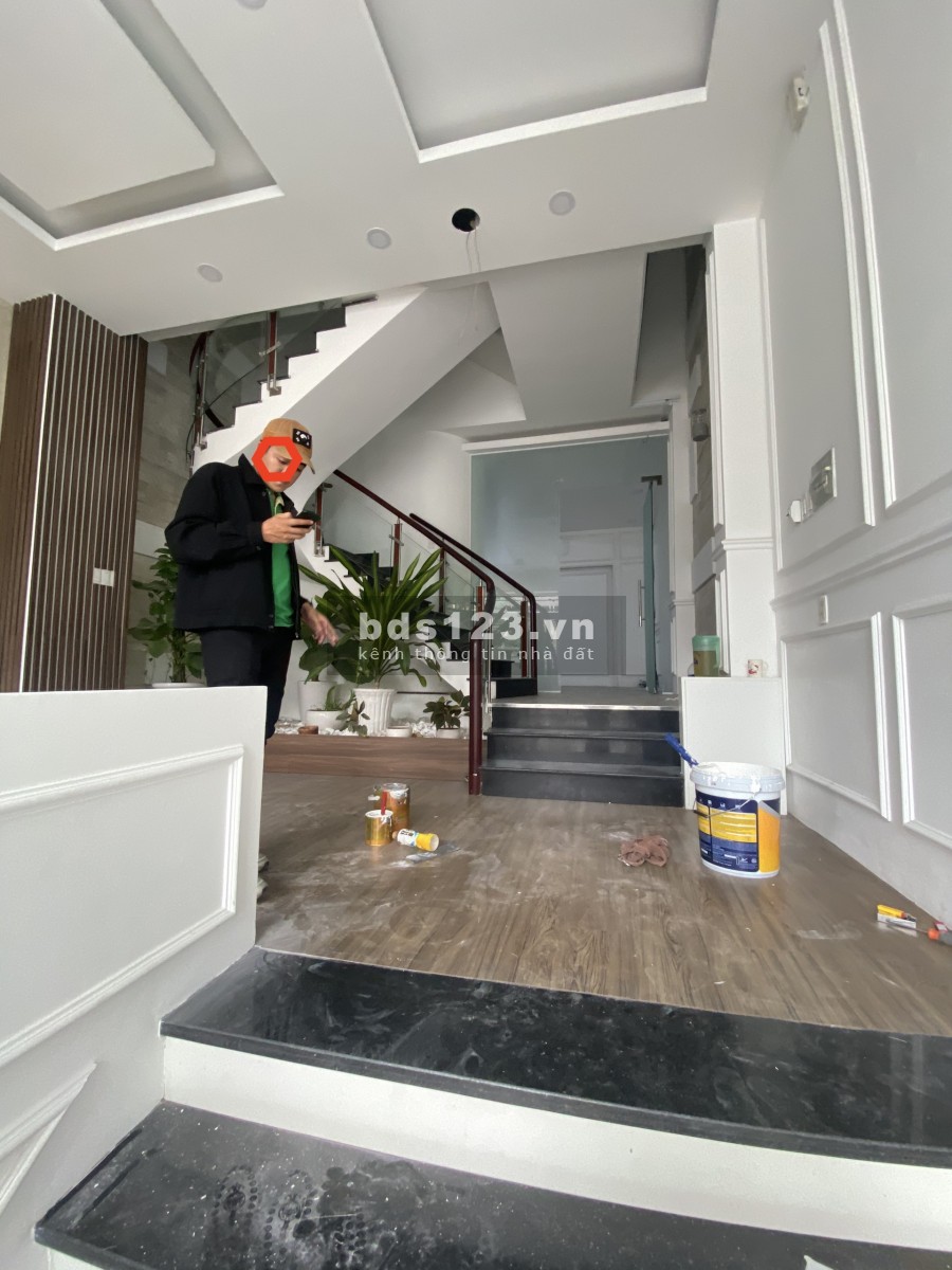 Mặt Tiền Nguyễn Đình Chính 5,5x20m, Hầm, Trệt, 3lầu, ST.