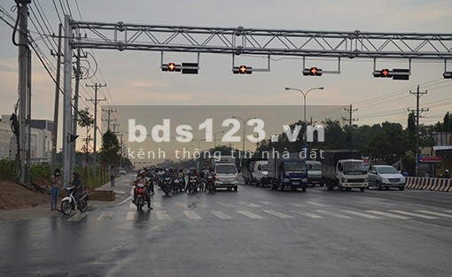 Cho thuê kho xưởng 4200m2 mặt tiền QL 13 - Thuận An- Bình Dương