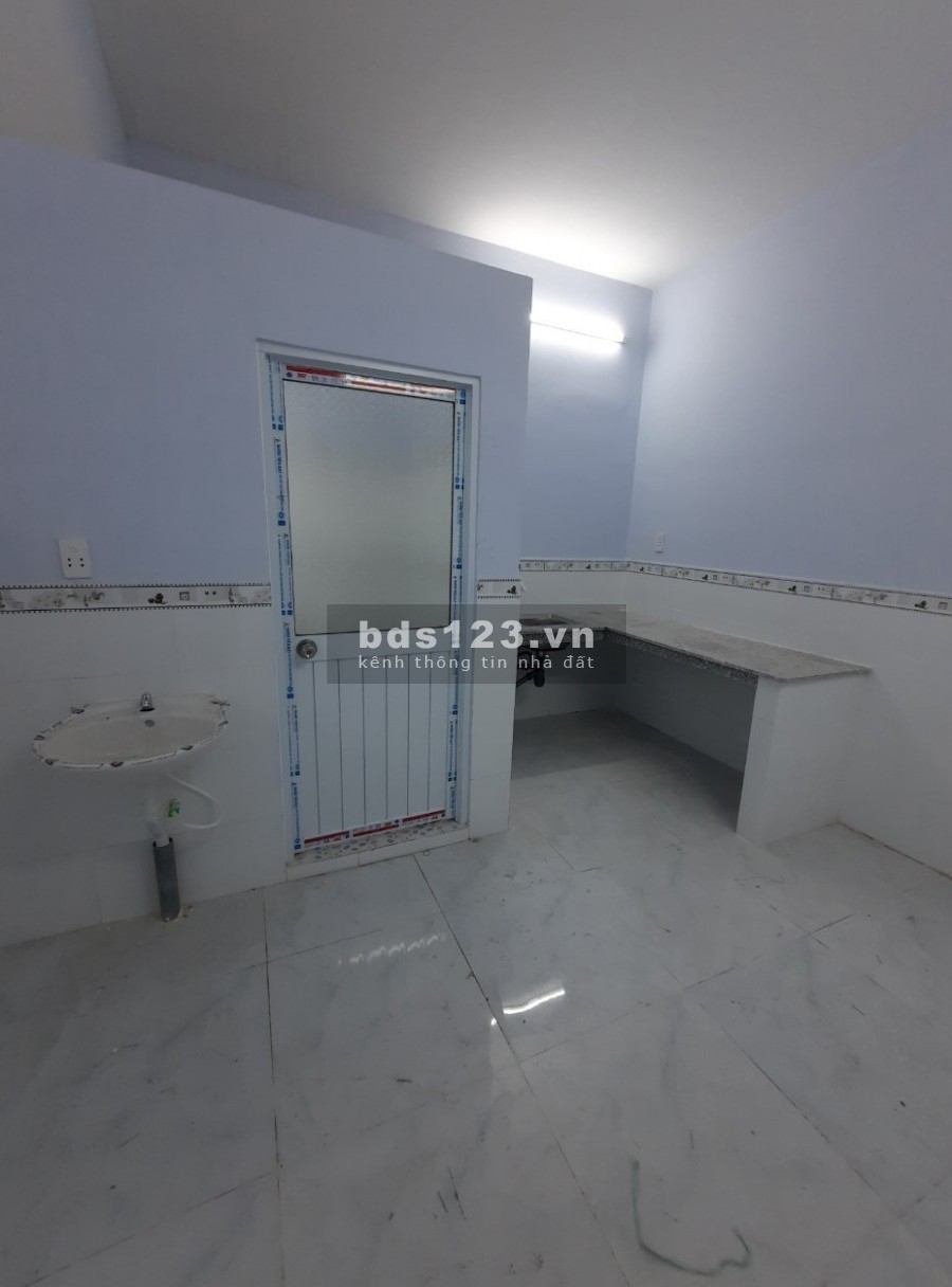Nhà 4x10 cách đường chính 100m, số hồng riêng, vay đc 400tr có 500 nhận nhà