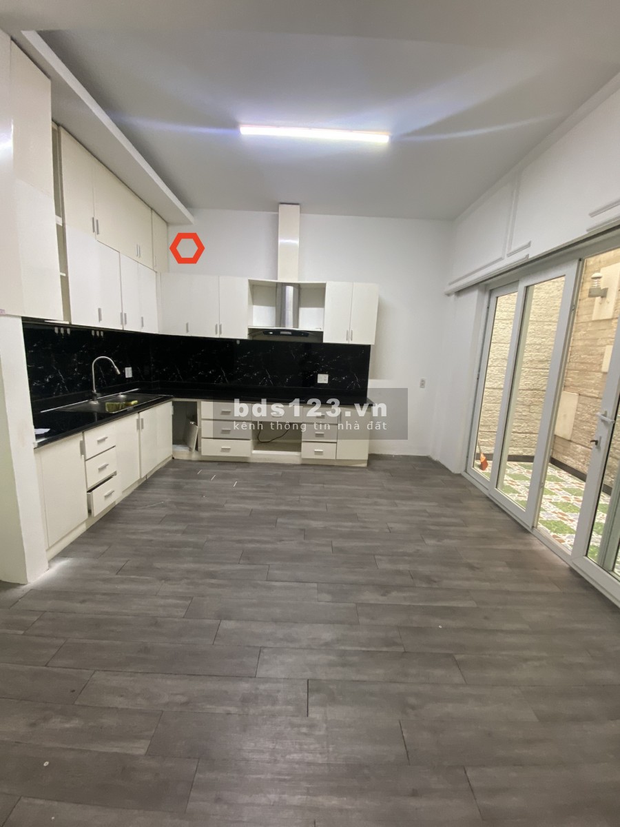 Mặt Tiền Nguyễn Đình Chính 5,5x20m, Hầm, Trệt, 3lầu, ST.