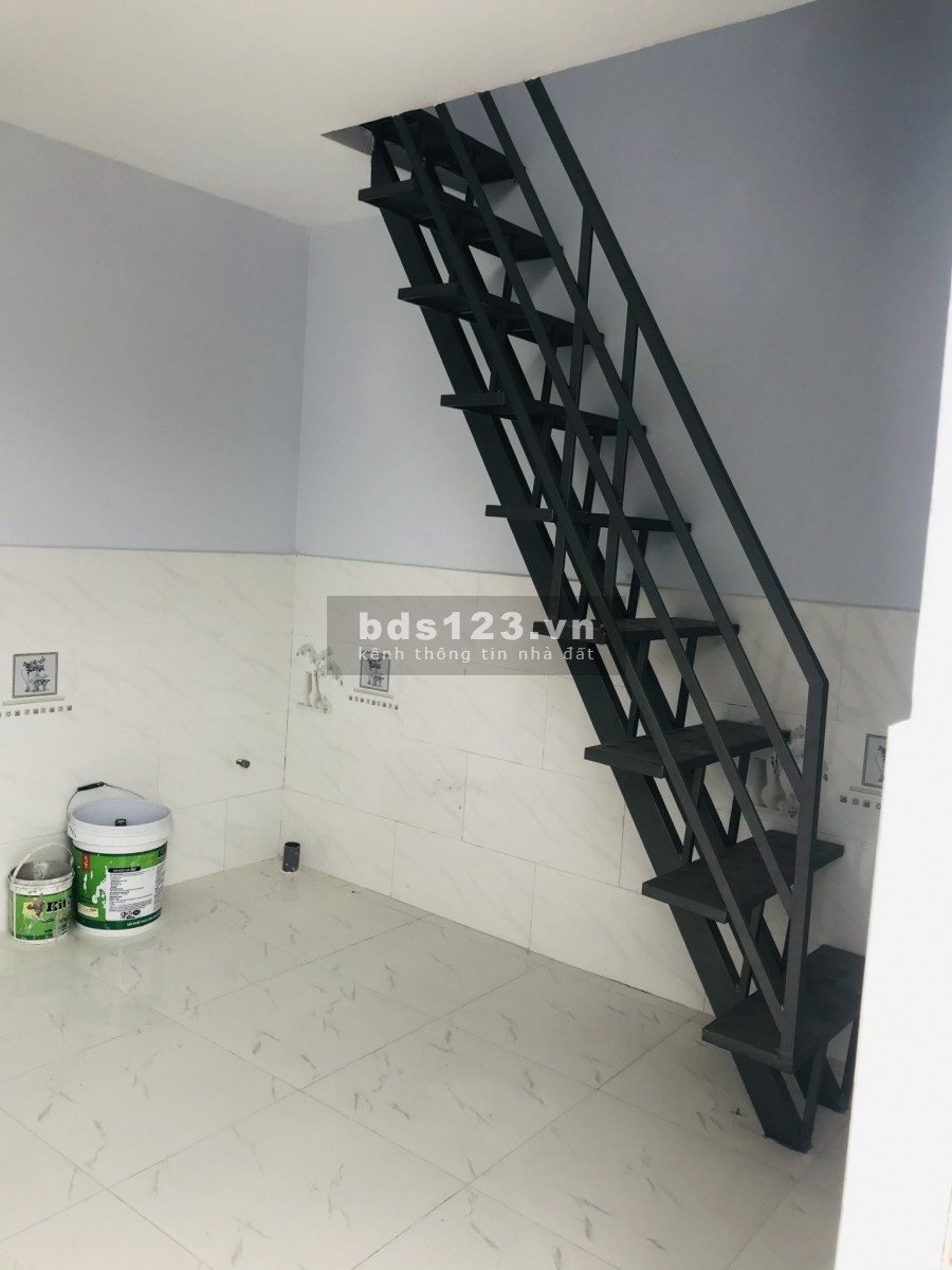 Bán gấp nhà chính chủ huyện Hóc Môn, gác suốt, đường lớn xe hơi thoải mái, 600 triệu thương lượng