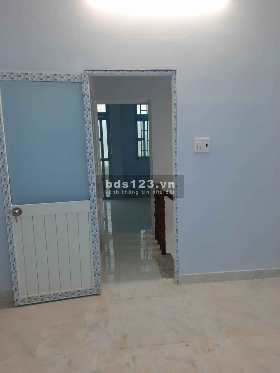 Nhà 4x10 cách đường chính 100m, số hồng riêng, vay đc 400tr có 500 nhận nhà