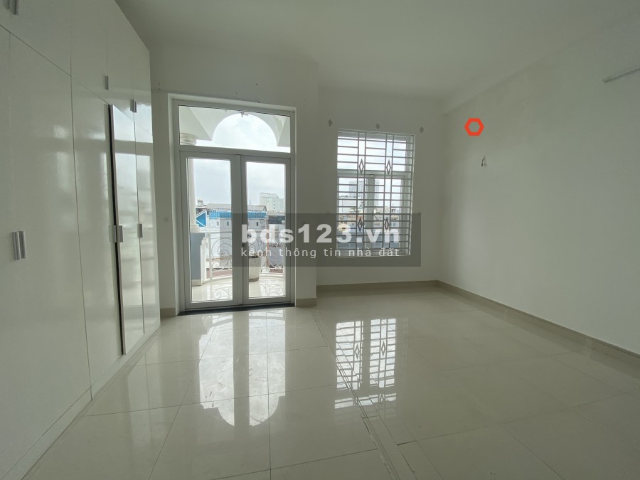 Mặt Tiền Nguyễn Đình Chính 5,5x20m, Hầm, Trệt, 3lầu, ST.