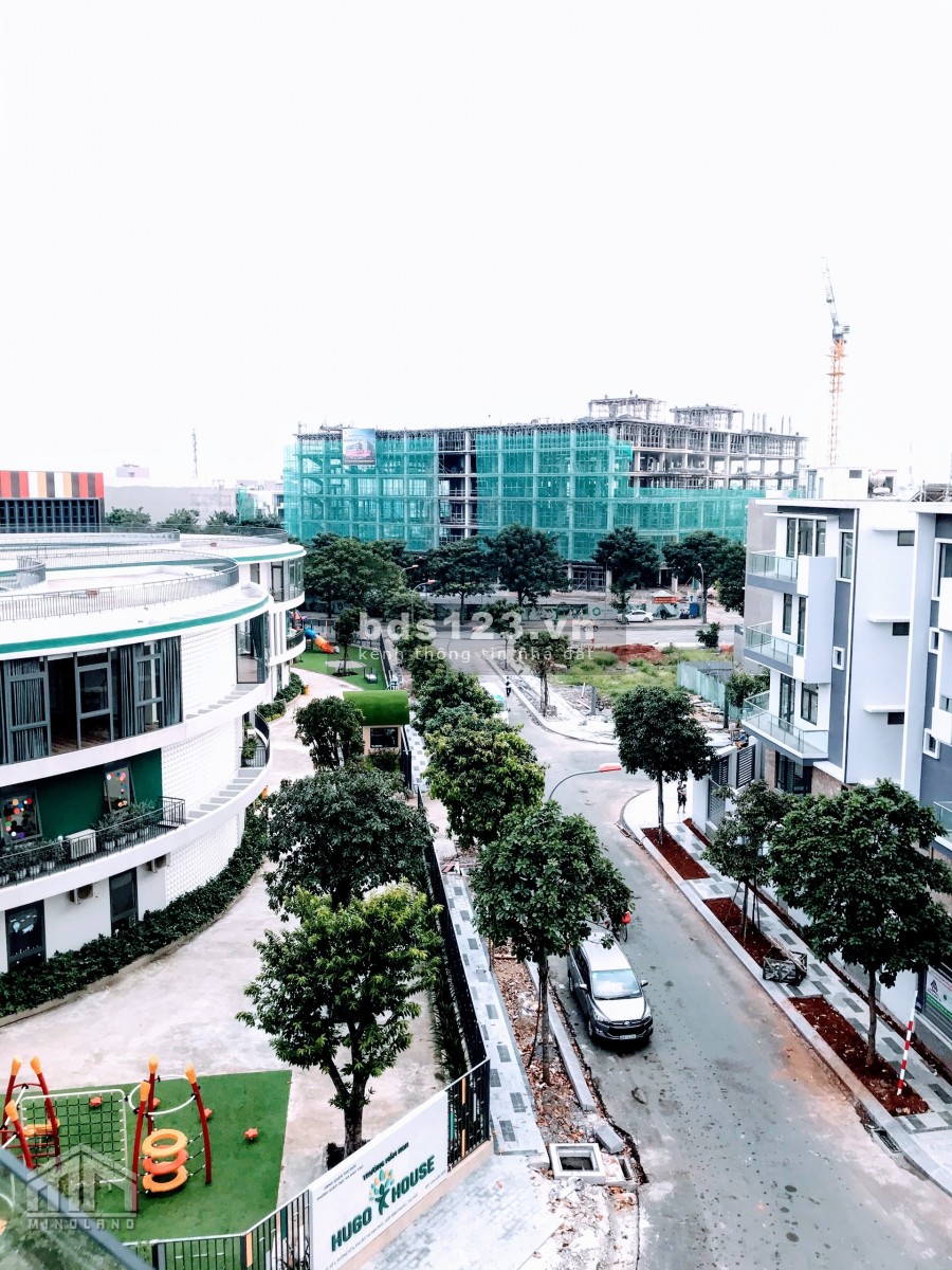 Bán nhà hoàn thiện đã có sổ dt: 7x19m, nở hậu 9m trong KDC Vạn Phúc City Thủ Đức