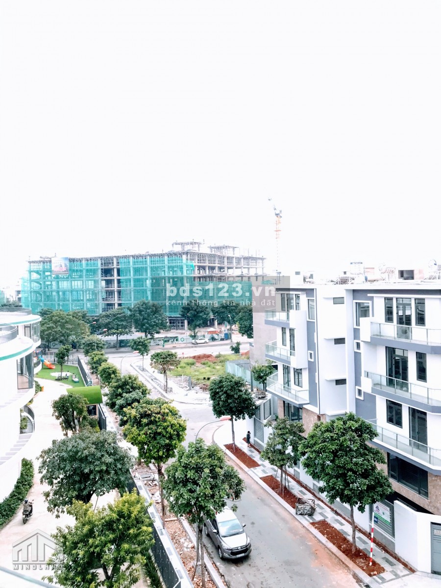 Bán nhà hoàn thiện đã có sổ dt: 7x19m, nở hậu 9m trong KDC Vạn Phúc City Thủ Đức