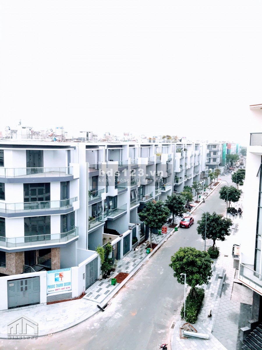 Bán nhà hoàn thiện đã có sổ dt: 7x19m, nở hậu 9m trong KDC Vạn Phúc City Thủ Đức