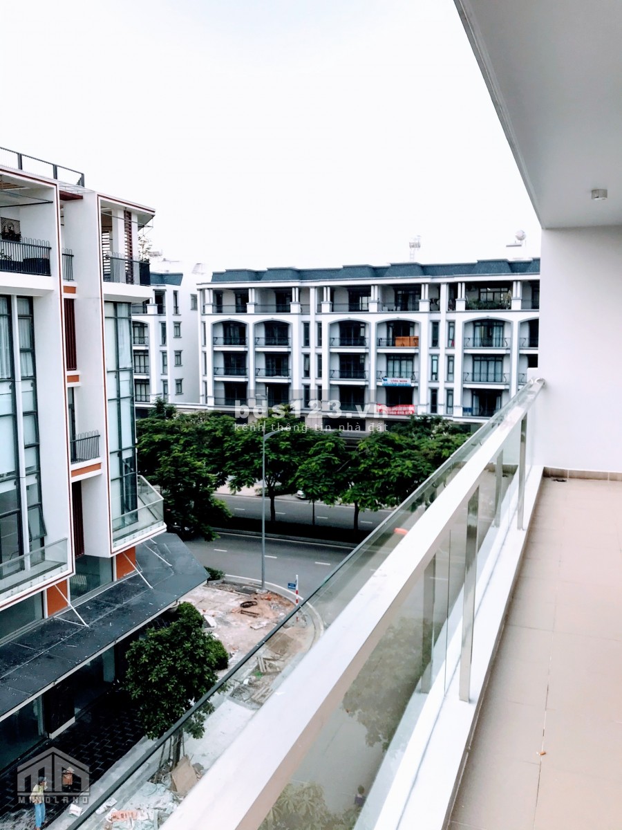 Bán nhà hoàn thiện đã có sổ dt: 7x19m, nở hậu 9m trong KDC Vạn Phúc City Thủ Đức