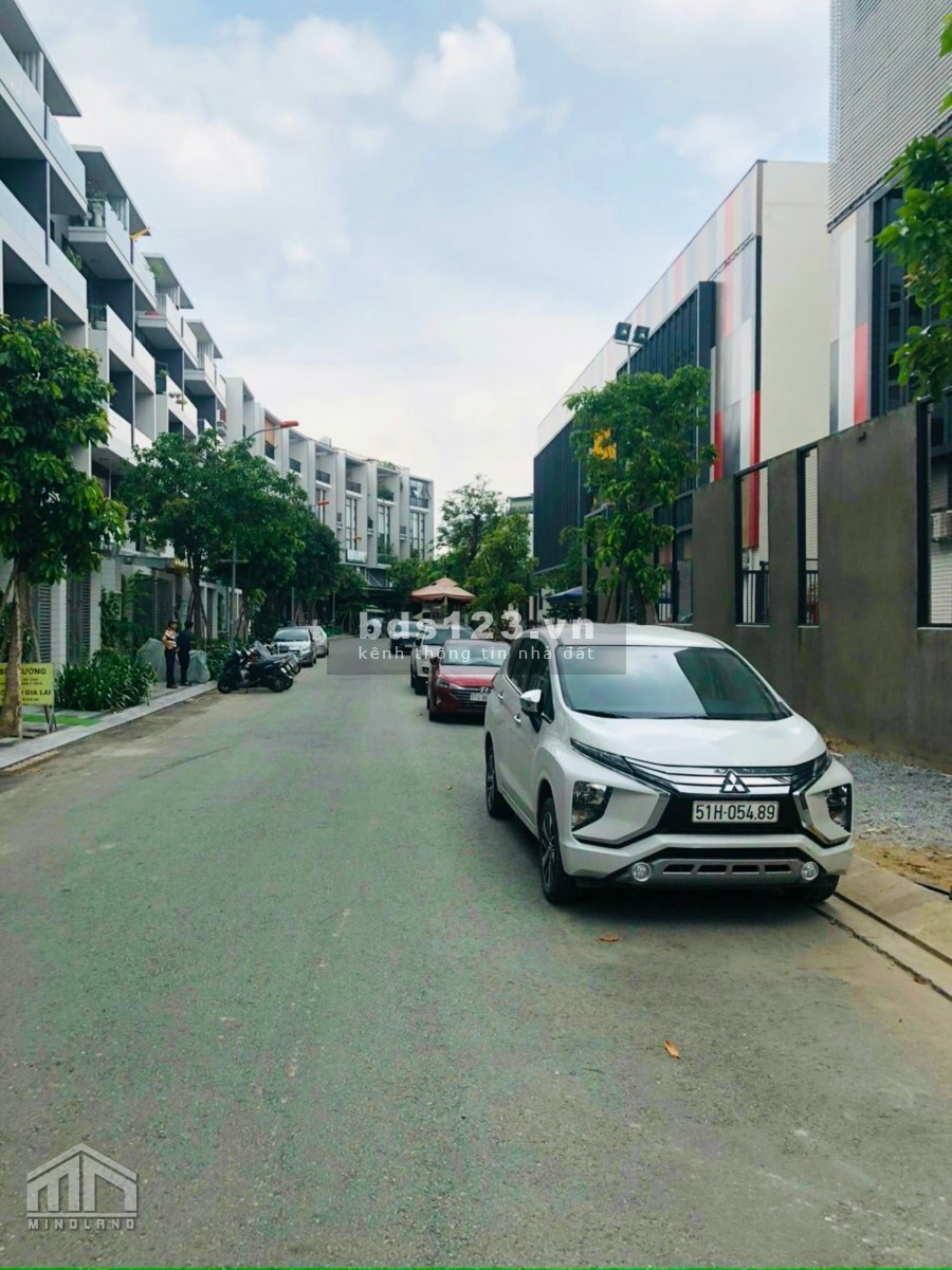 Bán nhà hoàn thiện đã có sổ dt: 7x19m, nở hậu 9m trong KDC Vạn Phúc City Thủ Đức