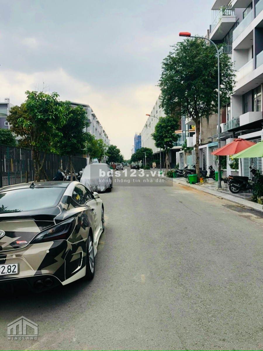 Bán nhà hoàn thiện đã có sổ dt: 7x19m, nở hậu 9m trong KDC Vạn Phúc City Thủ Đức