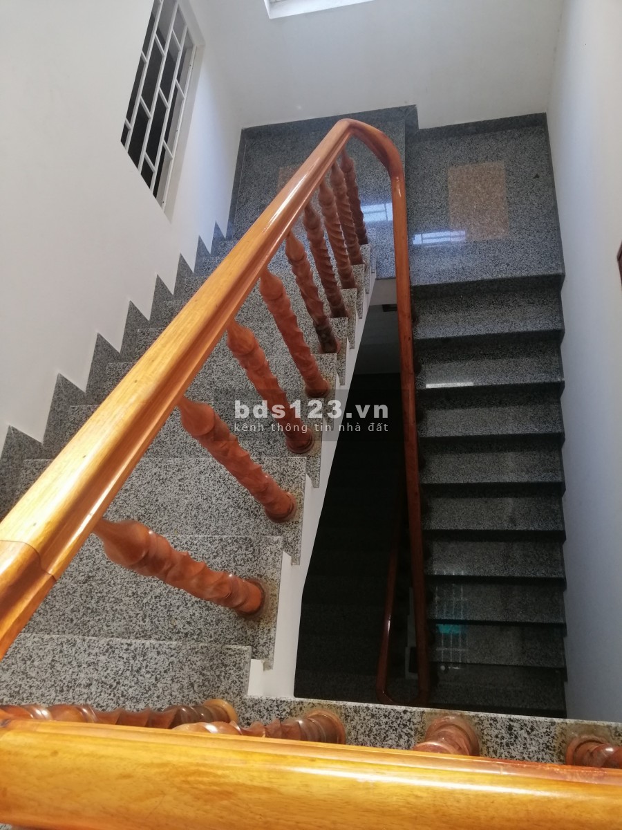 Cần bán nhà 1 trệt 2 lầu hẽm 6m đường Lê Hồng Phong Nha Trang