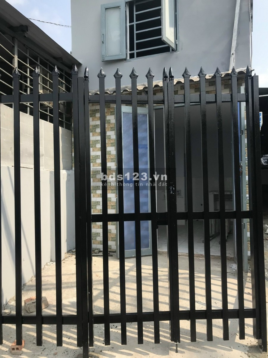 Bán gấp nhà chính chủ huyện Hóc Môn, gác suốt, đường lớn xe hơi thoải mái, 600 triệu thương lượng