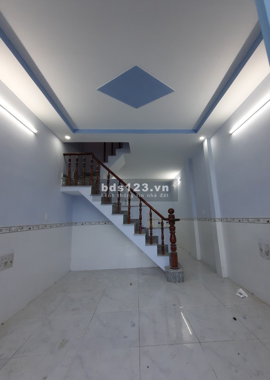 Nhà 4x10 cách đường chính 100m, số hồng riêng, vay đc 400tr có 500 nhận nhà